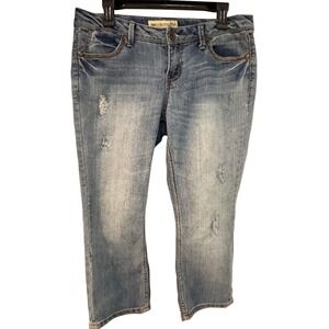 Paris Blues Womens Light Wash Distressed Capri Jeans Size 11 RHA29961 Mid Rise